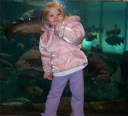 Anna in front of a fish tank