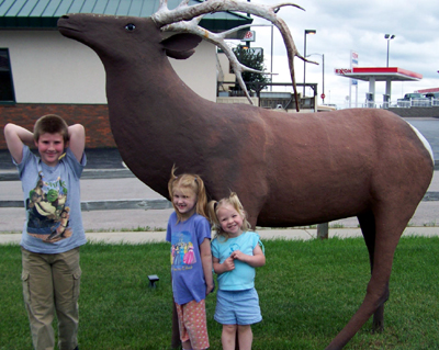 Corbin, Rosa, and Anna next to the elk statue